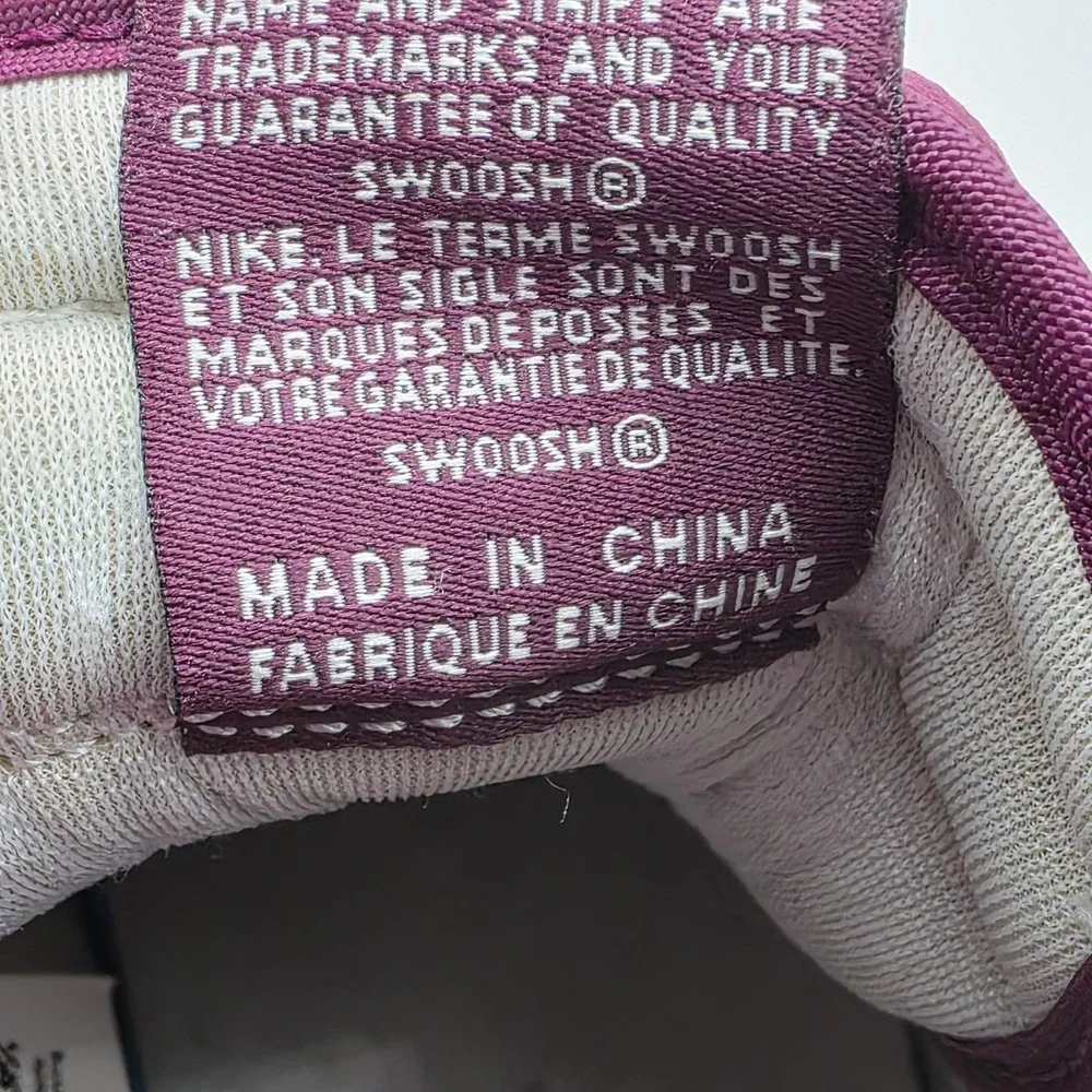 Air Jordan 1 Retro High OG‎ Men's Size 9 Bordeaux 555088-611